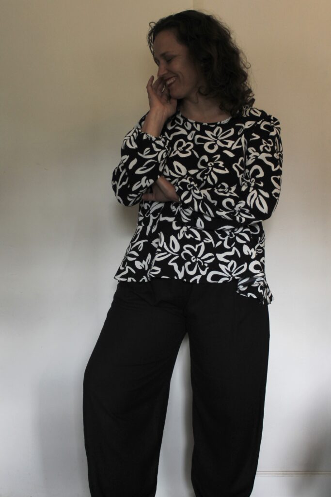 Relaxed barrel leg trousers
